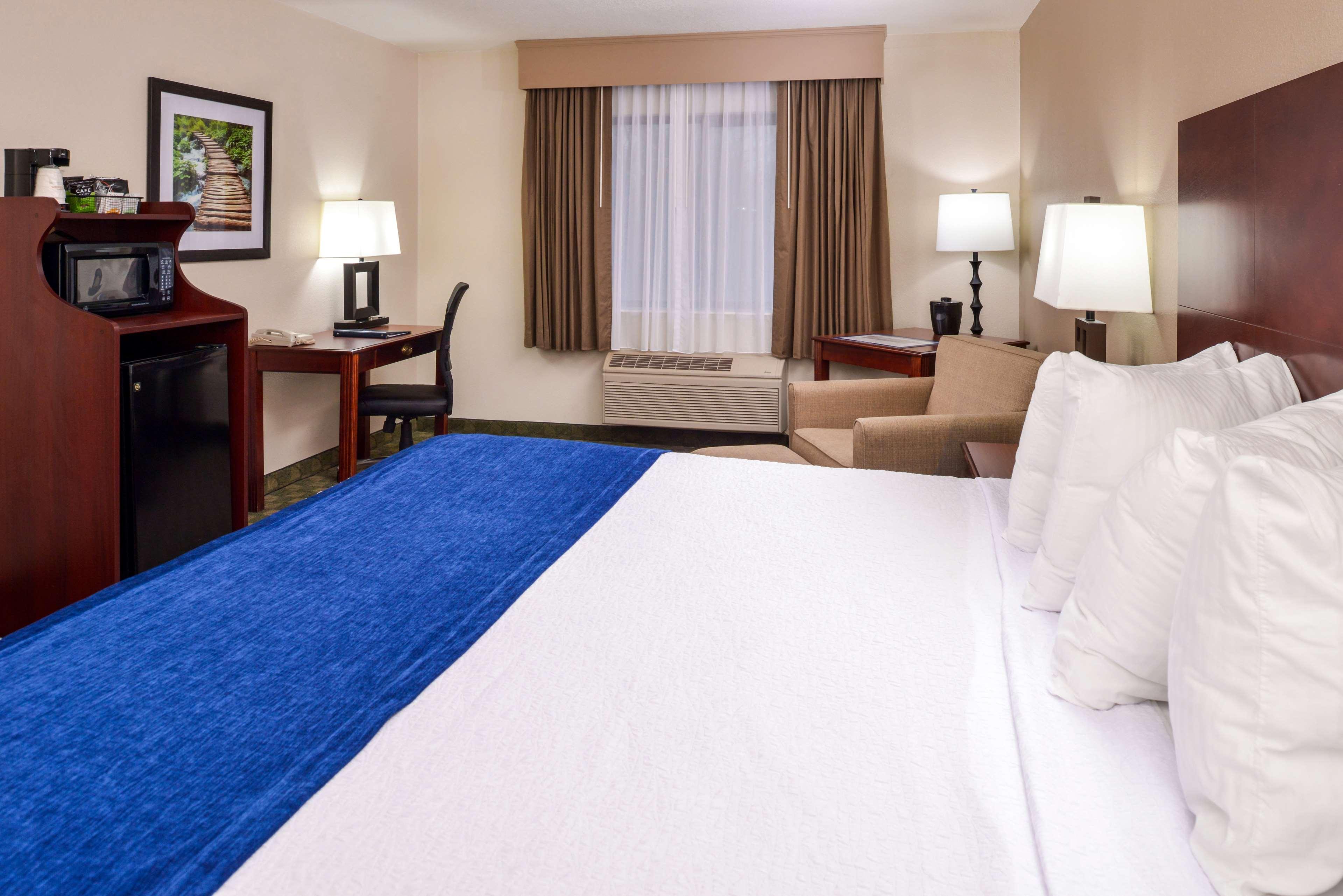 Best Western Big Spring Lodge Neosho Bagian luar foto