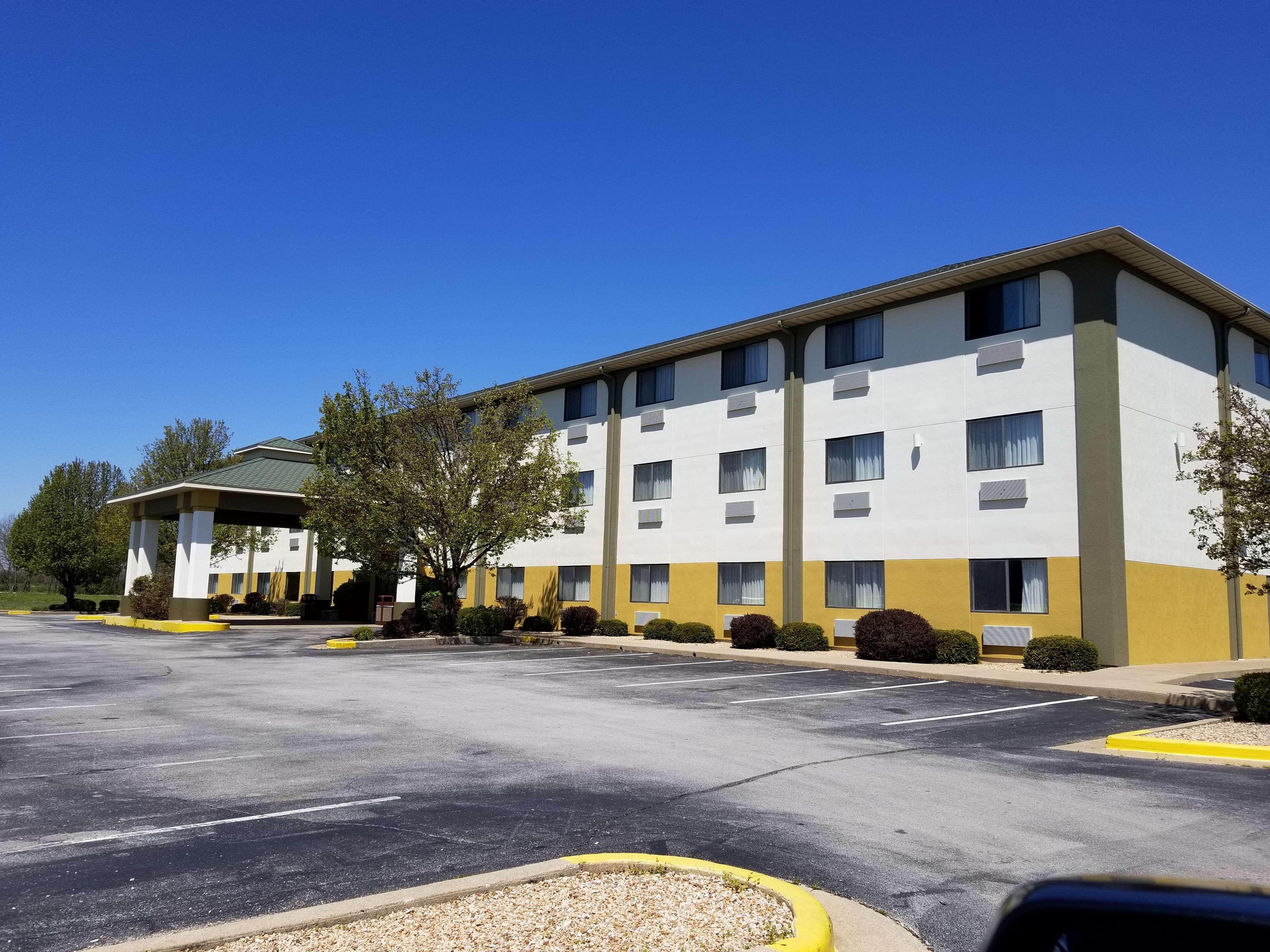 Best Western Big Spring Lodge Neosho Bagian luar foto